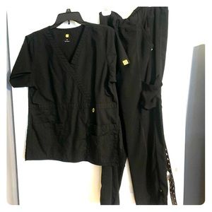 Beyond Scrubs scrub pants and shirt. Size medium
